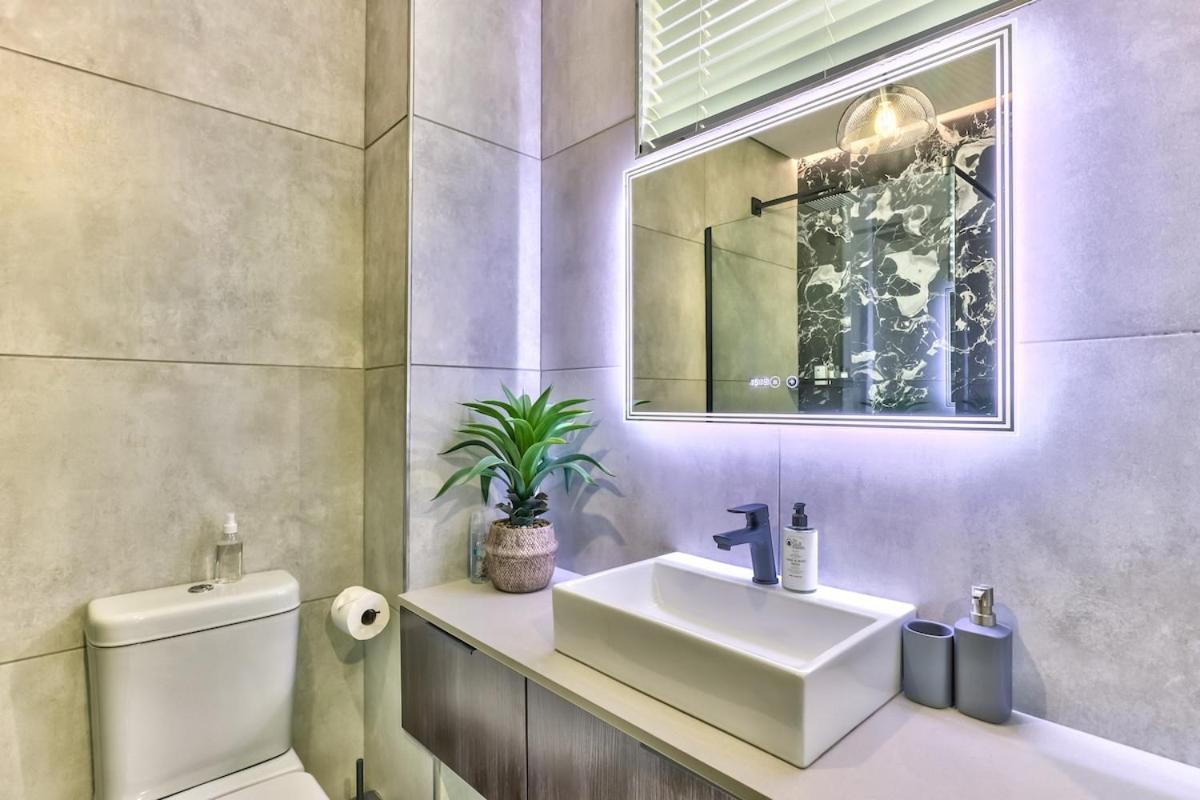 Stunning In Kloof For Romantic Getaway! Holiday home